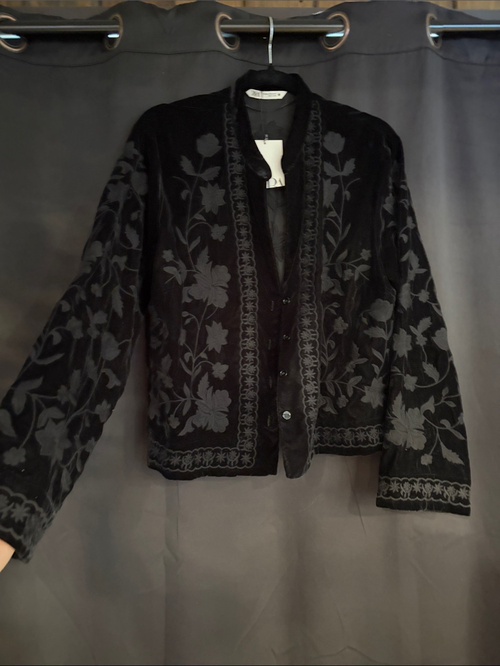 Zara NWT Black Embroidered Floral Velvet Blazer